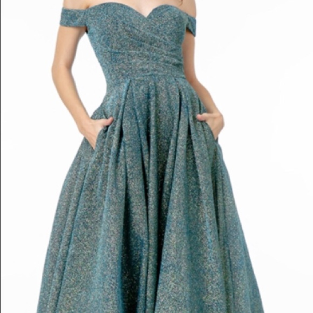 Sweetheart Cut-Away Shoulder Glitter Lame Dress